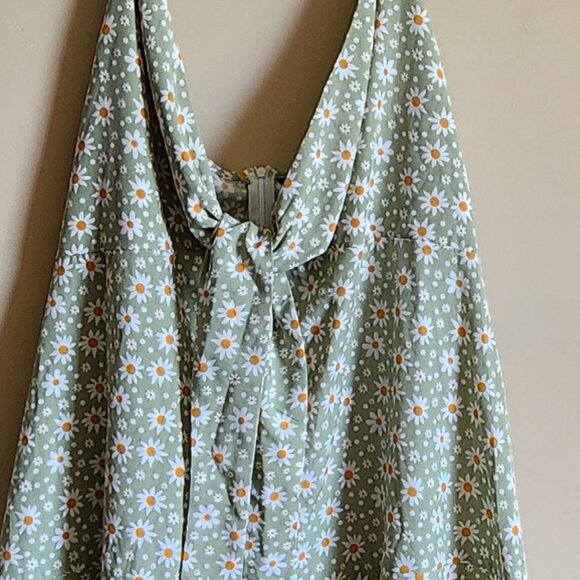 SHEIN Plus Tie Front Ruffle Hem Ditsy Floral Peekaboo Dress Size 4XL NWOT - Picture 3 of 6